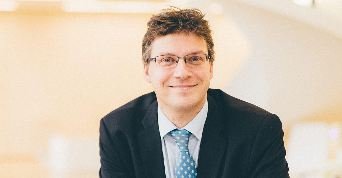 KPMGFinland's tweet photo. Veroasiantuntijamme Timo Torkkel on kirjoittanut erityisesti yrityksille tarkoitetun tietokirjan vastikkeellisten saantojen varainsiirtoverotuksesta. Kyseessä on ainoa ajantasainen teos aiheesta. Onnittelut Timolle #kirjasyksy'n uutuudestaan! https://t.co/XSatqNZGCF #verotus https://t.co/Gj6jUMr82G