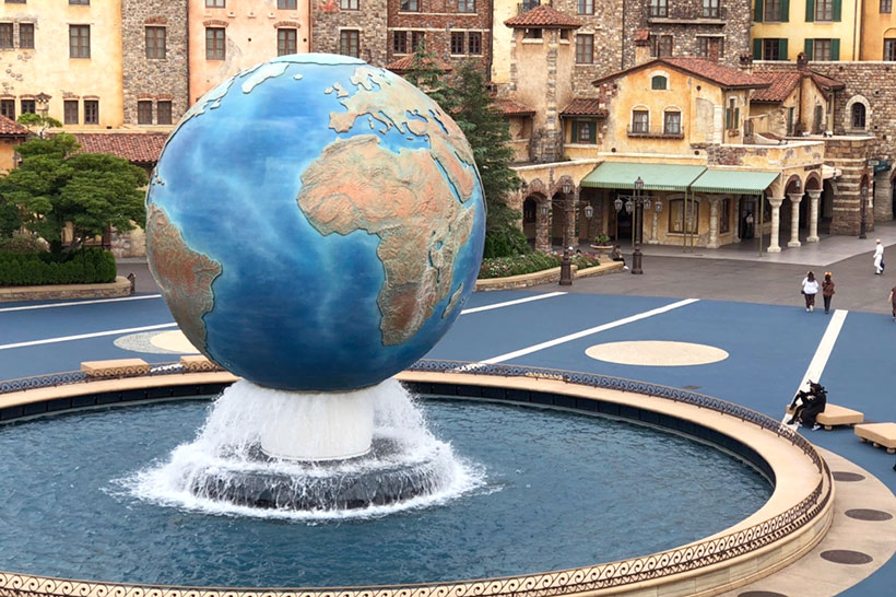 東京ディズニーリゾートpr 公式 على تويتر 昨日は 中秋の名月 でしたが 今日10月2日は 満月 なんですよ ディズニーシー アクアスフィアのまわりの地面には月の満ち欠けが描かれていて その中には満月も どれが満月か見つけられましたか 月から地球は