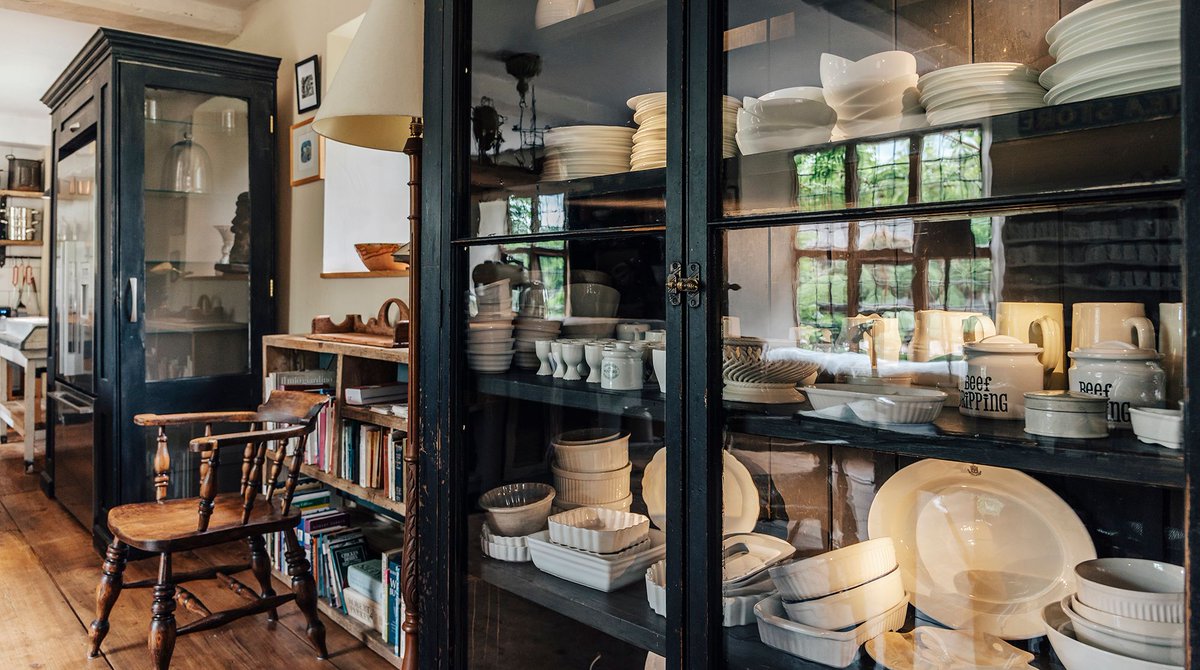 Our kitchen is filled with everything you need and more. ❤️ The 40ft country kitchen has an Aga, a separate oven, two dishwashers, two large sinks and is extremely well equipped.
.
📸Jack Newman <a href="/plumguide/">Plum Guide</a>
.
#weddingvenue #staycation #worldsbesthomes #holidayuk #