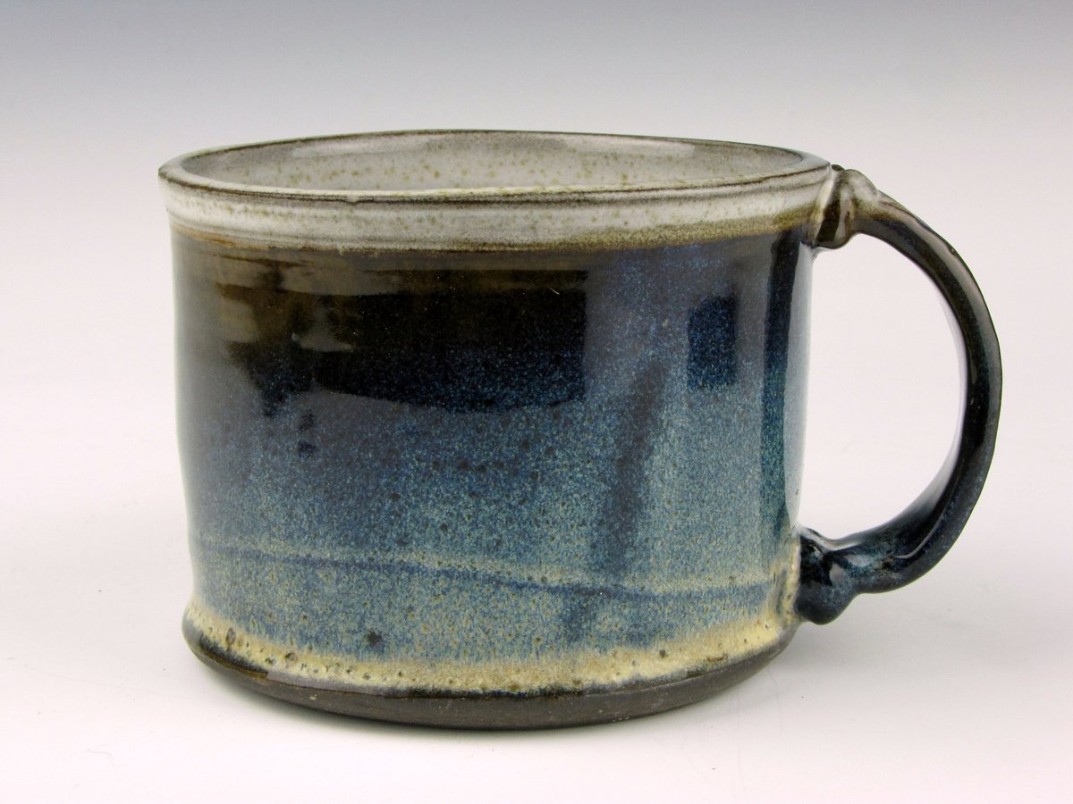The latest additions to my #etsy shop: Mug w/white liner and brown/blue/yellow on dark clay.

etsy.me/3ioqibw

#ceramic #oneofakind #handmade #goneawaypottery #cups #ceramiccups #gifts #mugs #coffee #tea