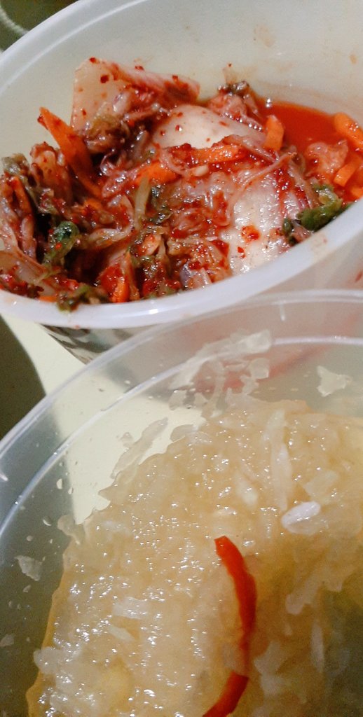 figbricksxfox's tweet photo. Ahh love these #Kimchi and #Atchara
#Korean #Filipino https://t.co/g89tYFXkur