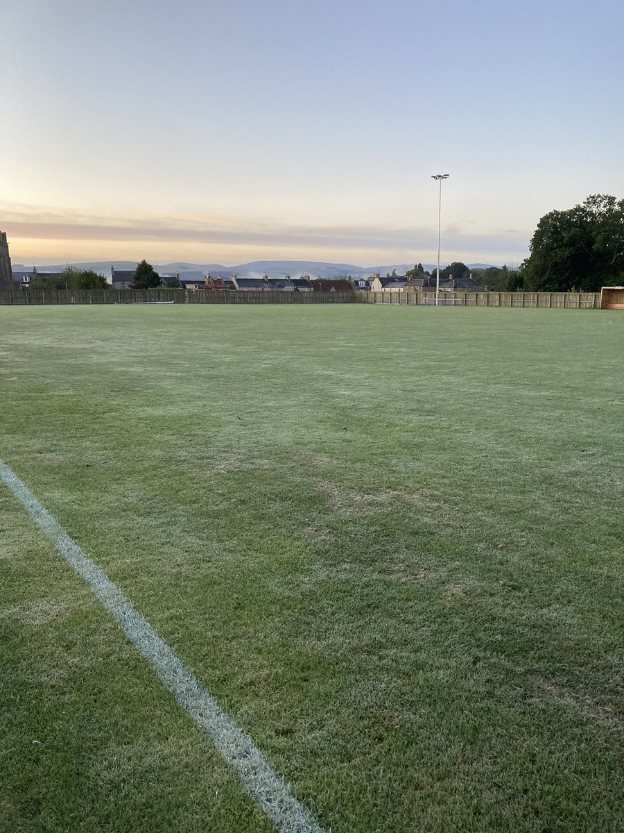 scowel28's tweet photo. First morning of frost #winter is coming 😩 https://t.co/GBa2HXeXVQ