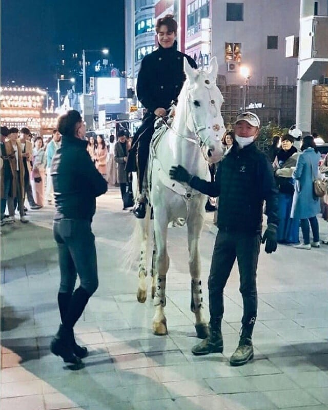 lmh_kig's tweet photo. 製作費100億ウォン以上の韓国ドラマの興行
ザ・キング
韓流スターイ・ミンホらが出演した作品で、合計300億ウォンの製作費が投入されたものと推定される
最高視聴率は11％を記録した
最近は視聴者がOTTサービスを通じて視聴しており、TV視聴率に加えて評価の新しい指標が必要
https://t.co/3eqbzgSqVb https://t.co/pv3UCj1AnQ