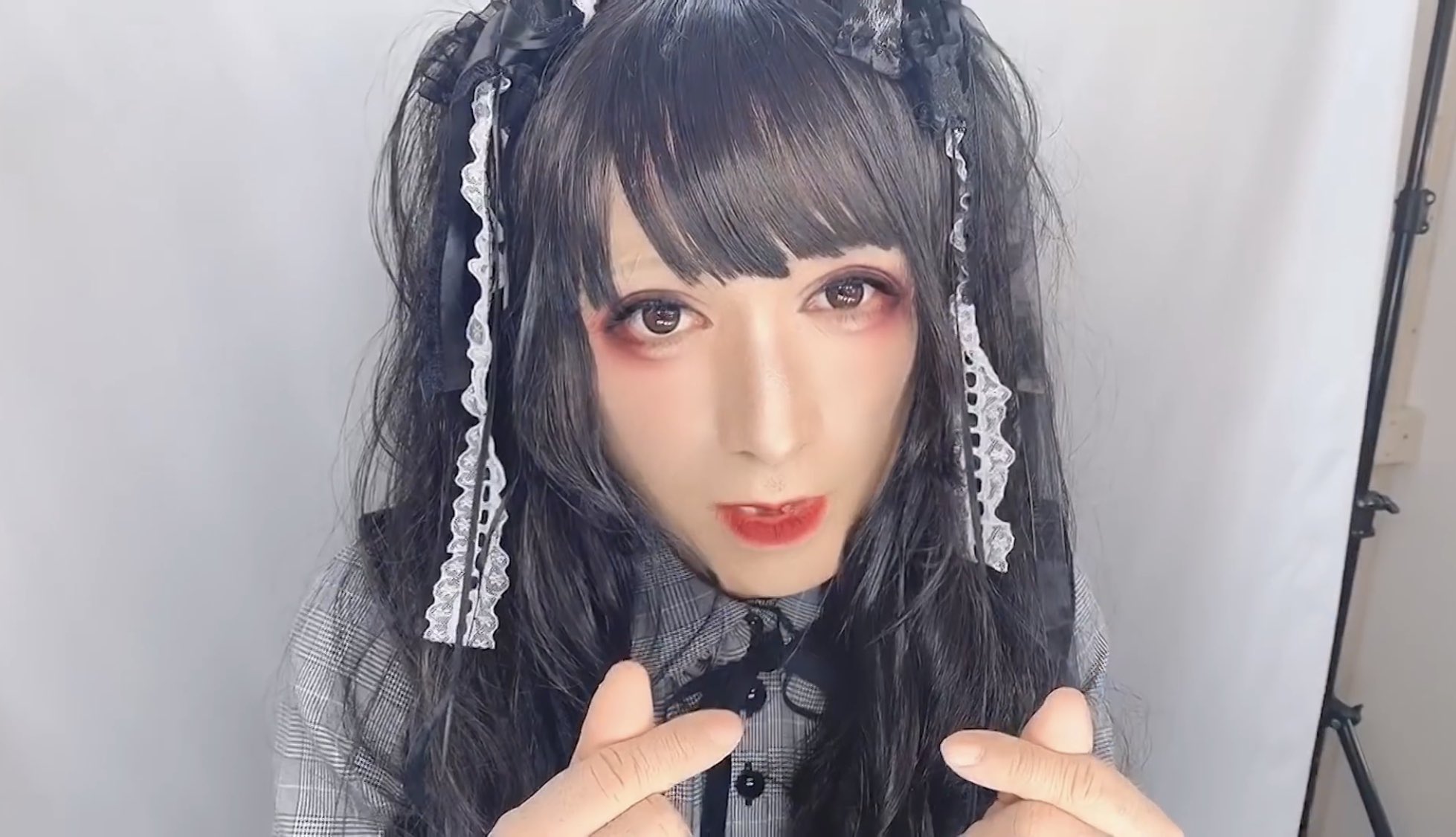 なつ 地雷系メイクのエガちゃん 90年代のv系バンドの女形でいそう感ある ゴスロリ着てベース弾いてほしい T Co Mxwbzim5cz Twitter
