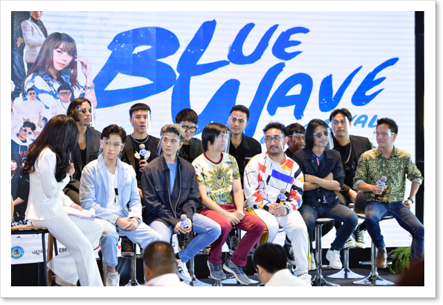 jiggaban_news's tweet photo. เทศกาลดนตรีริมชายหาด “BLUE WAVE FESTIVAL 2020” - <https://t.co/oXhDGP73Uk>
#BeHearNow #BlueWaveFestival2020 #Fantastic4 #Mildband #Tattoocolour #Trinity #TRINITYTNT https://t.co/gyjtCLybdD