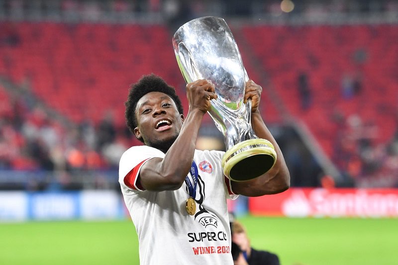 Footballtweet's tweet photo. Alphonso Davies: 

🗣 “McDonald's, if you are currently looking at me with my trophies, I want to remind you that a few years ago I applied for a job at one of your restaurants. But you never called me back."

👏💪❤ https://t.co/RGDvNcUs95