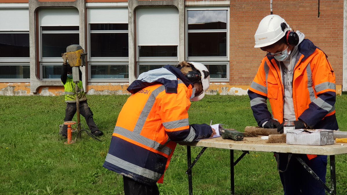 art_jardins's tweet photo. [5 #potagers 5 #lycées 5 #paysagistes > #Clermont60 + #Amiens80] 
Les études de sol #carottage sont en cours dans les #établissements avant d'implanter les #jardins potagers en mars pour une récolte en mai 🥬🥕#coconstruction #environnement #nourricier @art_jardins @hautsdefrance https://t.co/cRX413FErX