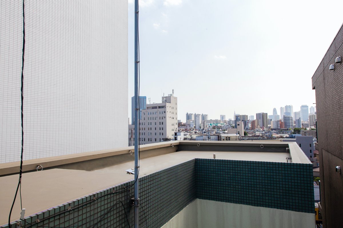 プラネアール 広報担当 プラネニュース ピックアップスタジオ 下落合スタジオ 屋上撮影が可能に O 新宿方面のビル群がを背景に撮影 新宿区下落合に マンション ビジネスホテル 美容院のシチュエーションを備えたスタジオが