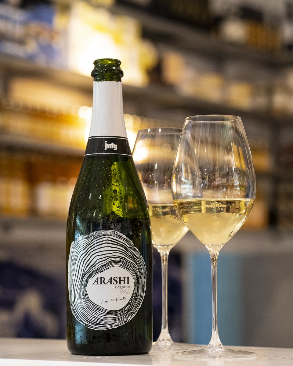 Arashi Gran Reserva Brut Nature es la última novedad de Josep Maria Ferret Guasch. Elaborado con macabeu, xarel·lo y parellada, con más de 60 meses de crianza en rima. Un Cava fino y elegante ideal con platos de comida asiática #vinodeldía bit.ly/3hvYLnW