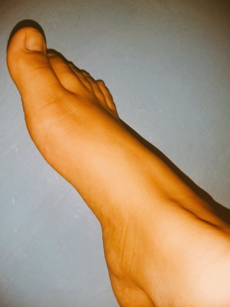 prettyfeetsMX's tweet photo. Nice night 🙊
-Girl ❌
#feetgirl #FeetPicture #FeetsFriday #piesmujer https://t.co/P72huncBXC