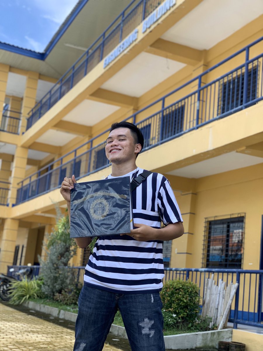 aaldriiin88's tweet photo. GOTCHA! 🥰❤️
Ansarap sa feeling shettt!
#DegreeHolderNakooooo! ☺️
#BSinCivilEngineering👷🏻♂️ https://t.co/XN6LrqPVgo
