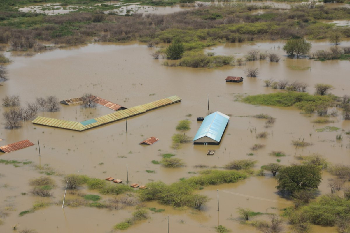 CCF_Kenya's tweet image. Yesterday, tghtr w/ @Environment_Ke PS @Kiptoock  and @NemaKenya DG Mamo Mamo, we toured Rift valley lakes (Naivasha, Nakuru, Bogoria, Baringo, 94) to assess the rising water levels.I noted the centrality of forests in mitigating environmental problems.bit.ly/2GlMS7s
1/2