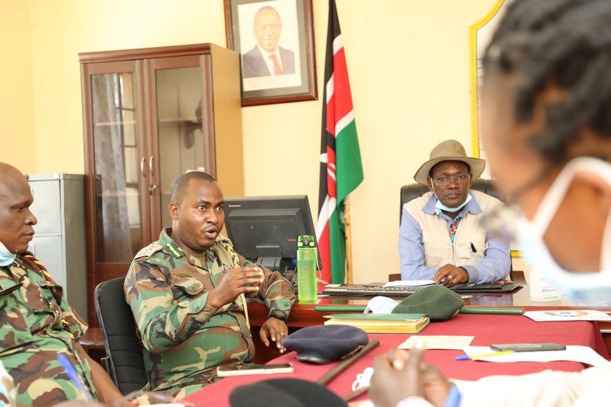 CCF_Kenya's tweet image. Yesterday, tghtr w/ @Environment_Ke PS @Kiptoock  and @NemaKenya DG Mamo Mamo, we toured Rift valley lakes (Naivasha, Nakuru, Bogoria, Baringo, 94) to assess the rising water levels.I noted the centrality of forests in mitigating environmental problems.bit.ly/2GlMS7s
1/2