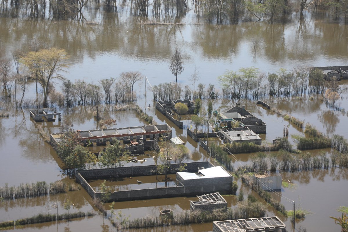 CCF_Kenya's tweet image. Yesterday, tghtr w/ @Environment_Ke PS @Kiptoock  and @NemaKenya DG Mamo Mamo, we toured Rift valley lakes (Naivasha, Nakuru, Bogoria, Baringo, 94) to assess the rising water levels.I noted the centrality of forests in mitigating environmental problems.bit.ly/2GlMS7s
1/2