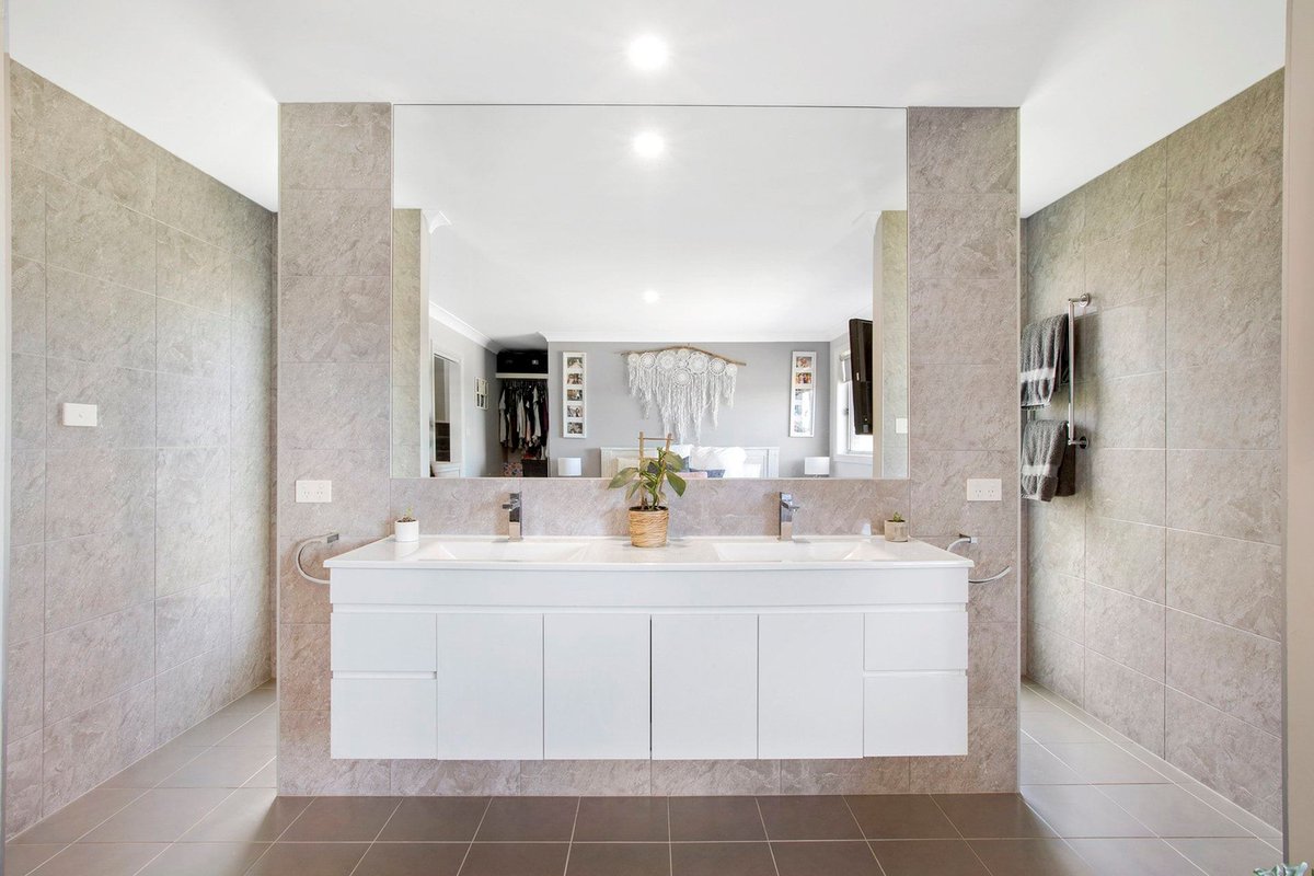 wiseberry_re's tweet photo. Seamless, sophisticated and impeccably designed. Captivating views, immaculate presentation and seamless floor plan, this property offers the highest of quality and the finest of standards in an undeniable Wadalba location. 😍 https://t.co/x22AX03DgF #realestate #homes #forsale https://t.co/5KNRafnCJy