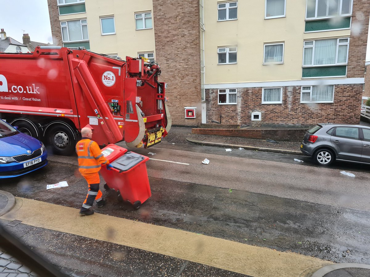 Lg8611's tweet photo. @Biffa your bin men just threw half a bins rubbish all over the road and didn't pick it up. I think they need training 😡👎 https://t.co/GsokrJRpkb