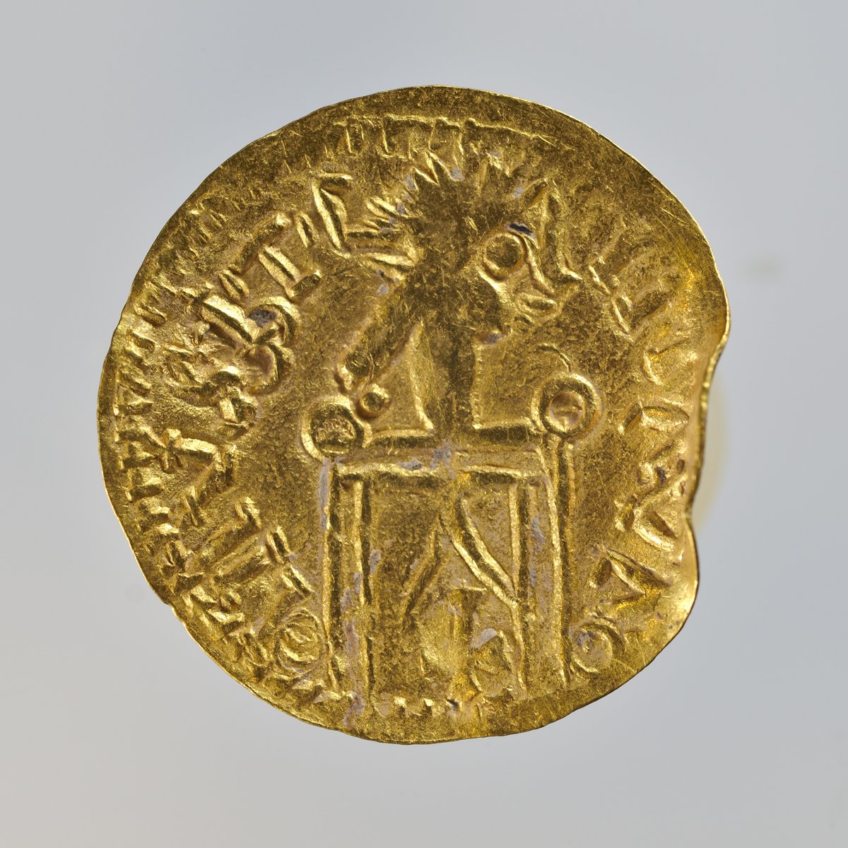 muprevalencia's tweet image. 💰 Els #visigots van reutilitzar monedes antigues, però també van fabricar-ne de noves amb símbols vinculats al poder.

🤓 Voleu saber com eren i fer-ne la vostra?

Vos esperem en els tallers de #numismàtica! Els caps de setmana d’octubre:
🕛 Dissabtes, 12h
🕚 Diumenges, 11h