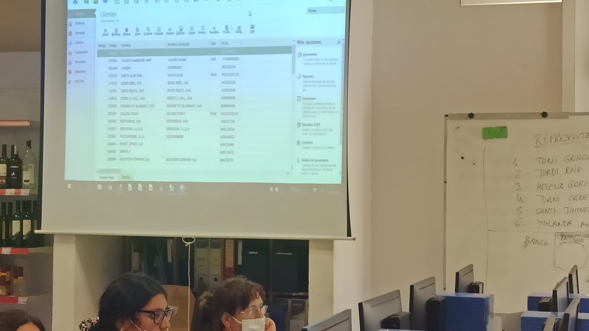 FPescolapiaGrn's tweet photo. Alumnes de l’acció formativa per a persones desocupades Operacions Auxiliars Administratives (CP408) que s’imparteix a @epiagranollers, treballant aquests dies amb  #Software de gestió , utilitzant les dades de les empreses que han creat al curs. 
#fpescolapia #valles #granollers https://t.co/lgFycZB4Xa