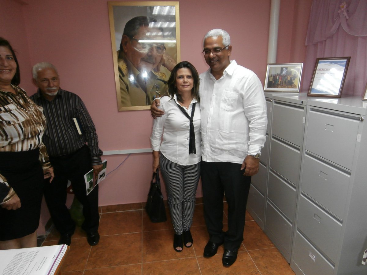El NOTARIO desempeña tareas complejas q generan dedicación e interés por parte de ellos, y demanda un conocimiento extenso y sólido de todas las normas del Derecho,en aras del mejor desempeño de sus funciones y brindar un servicio de calidad. @CubaMInjus Felicidades a todos