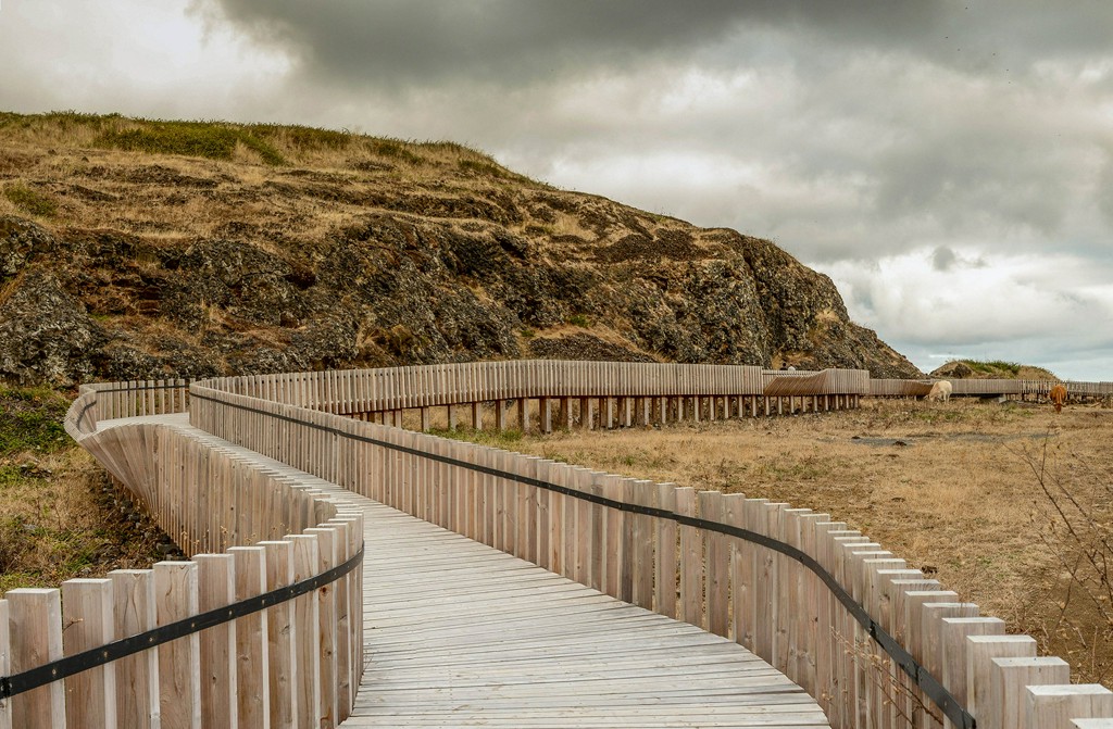 ISAarchitecturl's tweet photo. RT: @ArchDaily Portuguese Landscapes: 12 Projects Exploring the Relationship Between Natural and Built https://t.co/o6GiZQXguI https://t.co/6xgwpf6vYc