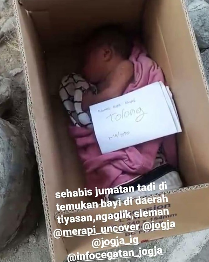 Breaking News] Ditemukan bayi sehabis jumatan tadi di daerah Tiyasan Ngaglik Sleman

Yang tahu info lengkapnya silahkan ditambahi di komentar

Cr: Obiezulianto