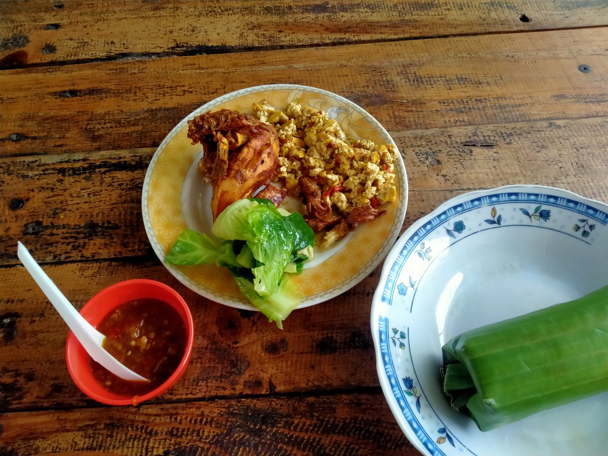 Maksiang dulu, biar byk tenaga, siap tempur nasi timbel