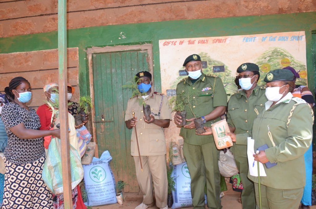 KeForestService's tweet image. Green Zones Development Support Project Phase II (GZDSPII) yesterday handed over 3000 seedlings and farm products including grains and fertilizer to farmers in Tala Machakos county towards promoting food security and agroforestry.