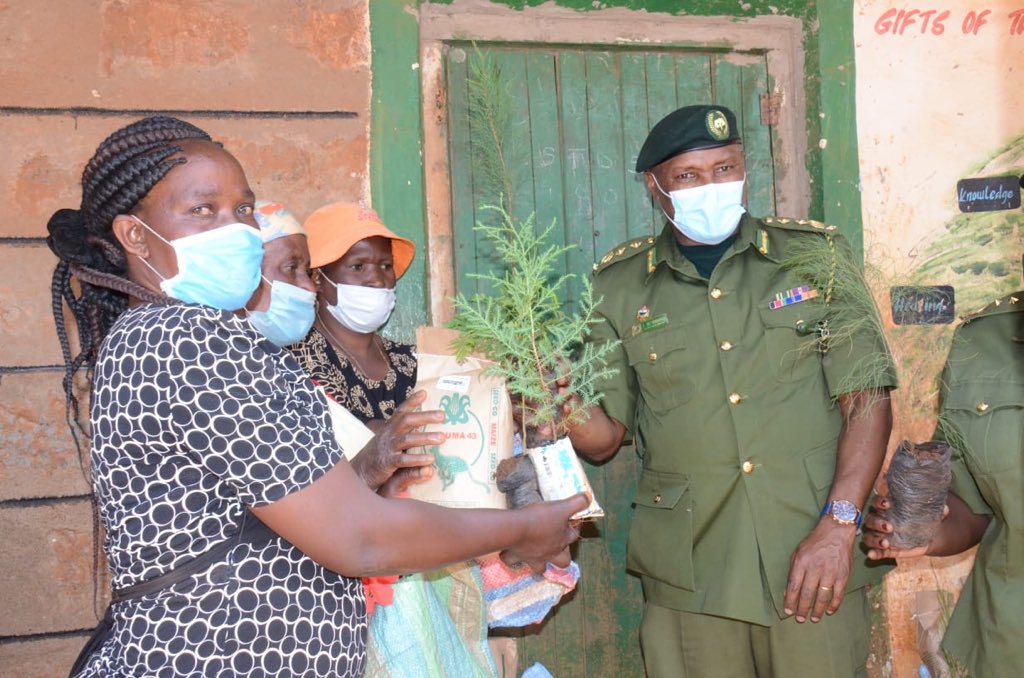 KeForestService's tweet image. Green Zones Development Support Project Phase II (GZDSPII) yesterday handed over 3000 seedlings and farm products including grains and fertilizer to farmers in Tala Machakos county towards promoting food security and agroforestry.