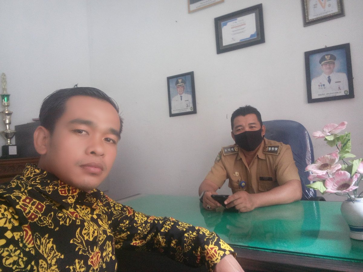 Sohirinaja's tweet photo. Selamat hari batik Nasional
#Yangterbaikyangterbatik
#pendapingdesa https://t.co/PLYqauNeVn