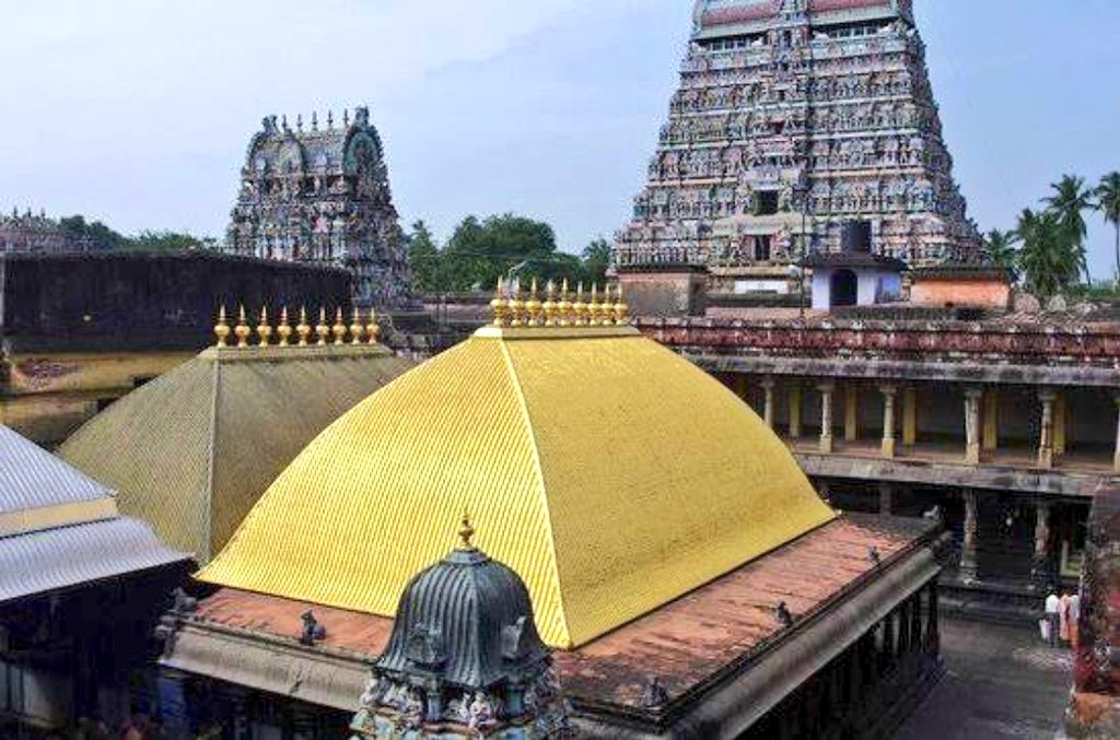 After a long and illustrious life of 70+ years, Diksita spent his final days in Chidambaram. There is a beautiful spot in front of the Nataraja shrine, from where you can have the Darshanam of both Lord Nataraja in front and Lord Govindaraja to your left. 