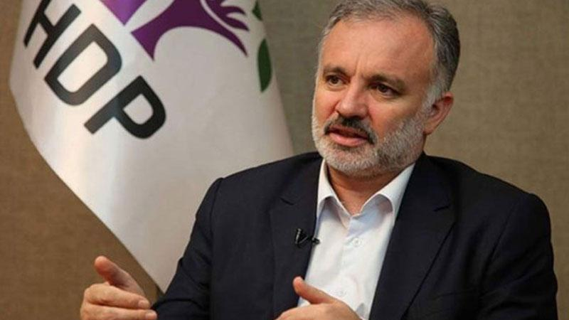 Kars Belediyesi'ne kayyum atandı.🇹🇷

Kobani eylemleri soruşturması kapsamında tutuklanan Kars Belediye Başkanı Ayhan Bilgen, görevinden uzaklaştırıldı.

Terörle mücadelemizin zafere daha da yakınlaşması için #hdpkapatılsın.
#hayirlicumalar