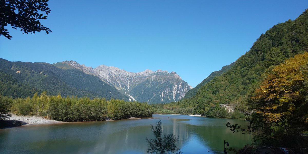 今日の上高地 大正池と穂高岳連峰 紅葉はもう少し先でしょうか？