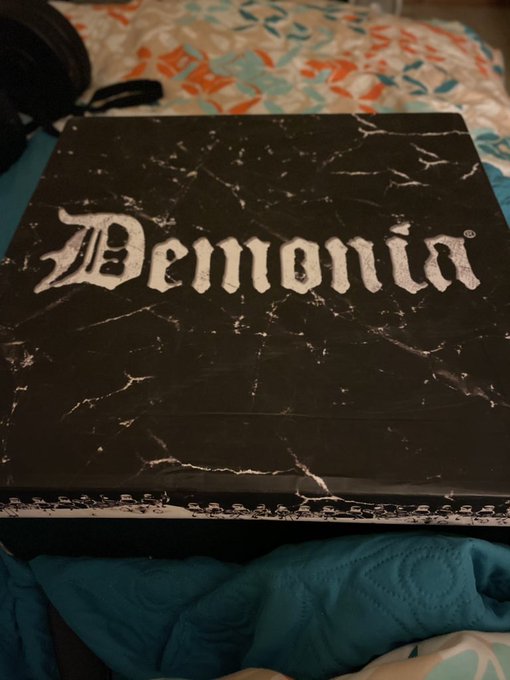 So happy 😁😁🖤🖤🖤 they finally came in https://t.co/leLcTeUr3a