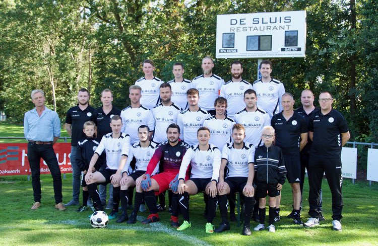 Gisteravond afscheid genomen van de spelers <a href="/SP_Eefde/">v.v. Sportclub Eefde</a> . Een hele fijne club en ondanks het abrupte einde, wel een mooie tijd gehad. Ik wens de club en de spelers heel veel succes voor de toekomst.