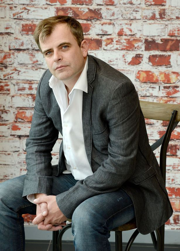 A very happy birthday to Simon Gregson! 