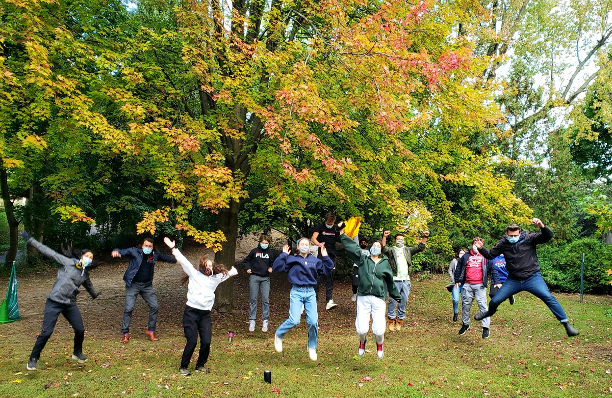 a_lossing's tweet image. Today is the final day of our @theyorkschool Terry Fox Walk. This event honours Terry's legacy, gives us time together outdoors &amp;amp; raises funds for cancer research.

(...and also lets @mswjake show off his awesome jumping skills! 😋)

#yorklearns #tryliketerry #terryfoxschoolruns