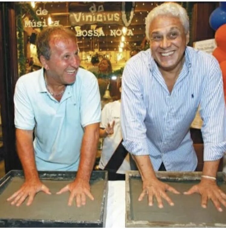 Galinho1953's tweet photo. Eu e meu amigo Dinamite colocando as mãos na Toca do Vinicius, em Ipanema. Varandão da saudade e tem muito gol nessa dupla. https://t.co/0Zr8p9oUmy