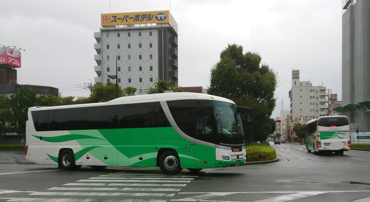 泉水の初号機 近鉄バスと防長交通 台体制による 夜行高速路線バス カルスト号 台目は 社名ロゴ無しの近鉄から防長萩営業所への移籍車です 近鉄バス 防長バス カルスト号 夜行高速バス 日野セレガ 防府駅 バス好き