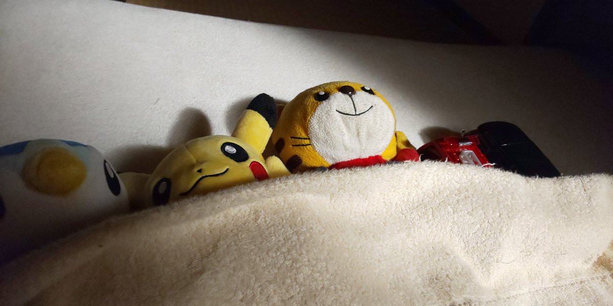 193 コロナ病棟 ピカチュウとポッチャマとしまじろうと消防車とワーゲンバスが布団に寝かされていた