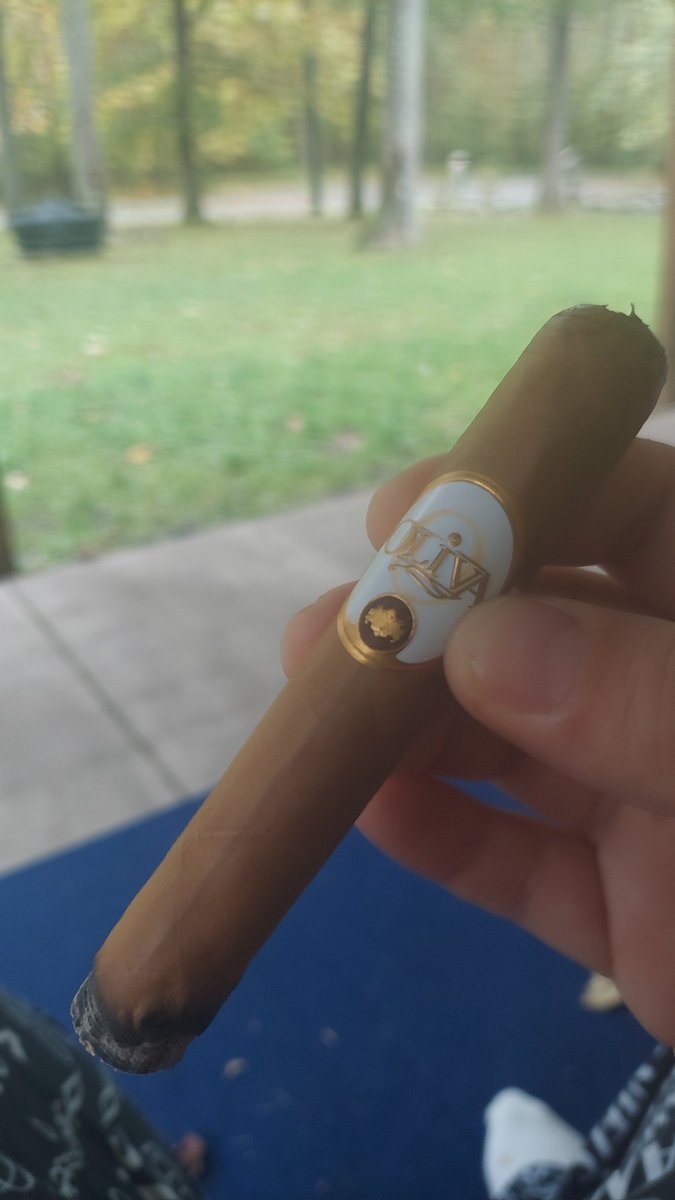 csb329's tweet photo. Friday morning vacation day relaxation on this semi chilly damp yucky morning. #BKTL #CIGARS #Homestead 🍂💨👍 https://t.co/95VBpyU3uQ