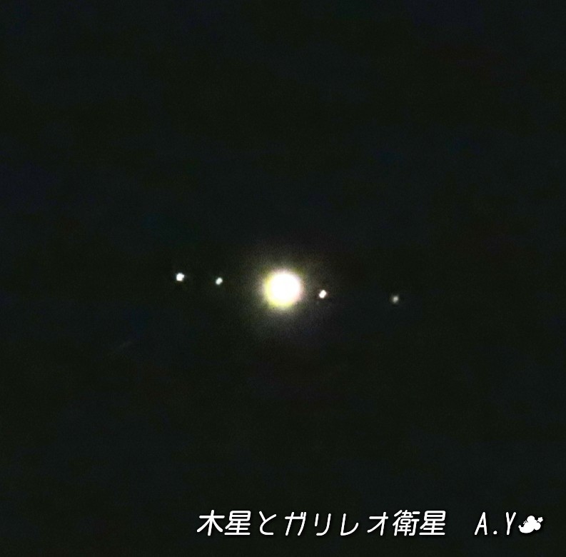 yumeasutw's tweet photo. 良く晴れた南の空に並んで輝く
🌟 #土星 と🌟 #木星 ✨
#ガリレオ衛星 が、
一直線に並んでいます。
視線を上に向けると、
夏の大三角が輝いています✨

🕕18:33～18:38撮影
#夜空 #宙の名前
#a2020 #a1002 #a202010 #a2020101 https://t.co/gxzQCjywd3