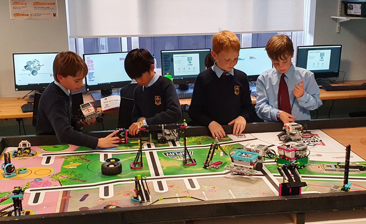 ComputingStem's tweet image. That time of year when every break and lunchtime has the sound of whirring motors and overexcited voices.... @FLLUK