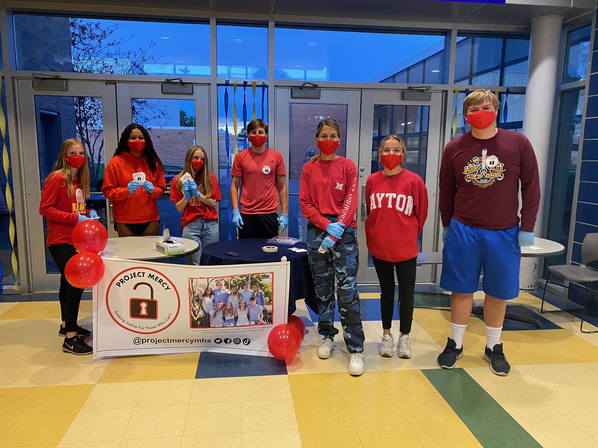 ProjectMercyMHS's tweet image. Handing out stickers to help build awareness for National Wrongful Conviction Day! Wear red today to show your support! #projectmercy #socialinjustice #innocenceproject