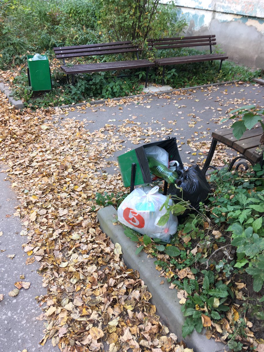 danilov071's tweet photo. @gilincp71 кто ответит за не соблюдение порядка на ул.Героев-Алексинцев д.2 в городе Алексин? Во дворе грязно, дворника 2 дня нет https://t.co/BrBkd24eJk