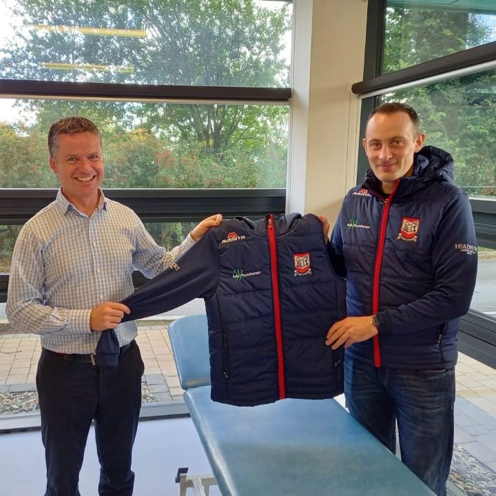 GaeilColmcille's tweet image. A special thanks to Seamus Deignan of @kellsphysio  who kindly sponsorsed jackets for manager Lar Wall and his selectors Conn Cleary, Niall Flanagan and Paul Murray ahead of Sundays big game. 

Seamus is pictured below with selector @flanaganniall 

kellsphysiotherapy.com