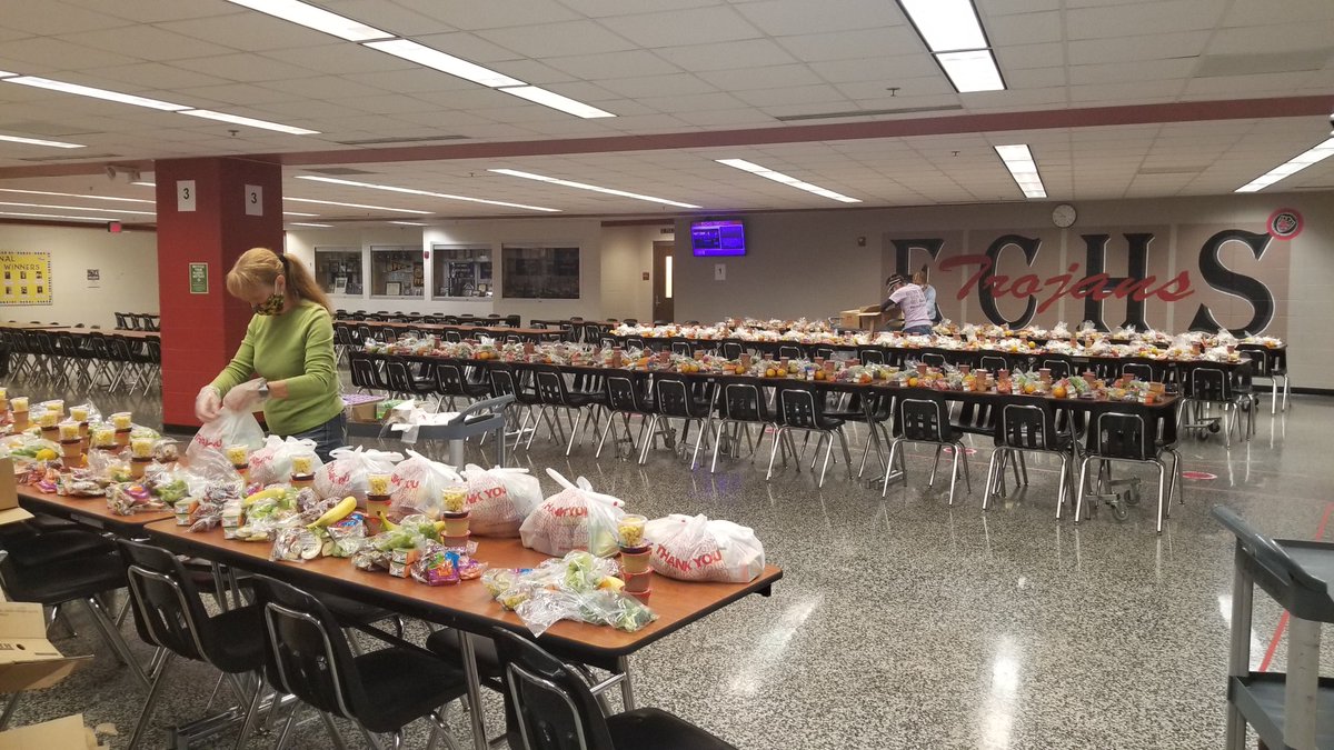 SDCS_Cafe's tweet photo. 2,000 meals being packed for students over Fall Break. https://t.co/IRMm1qeWfv