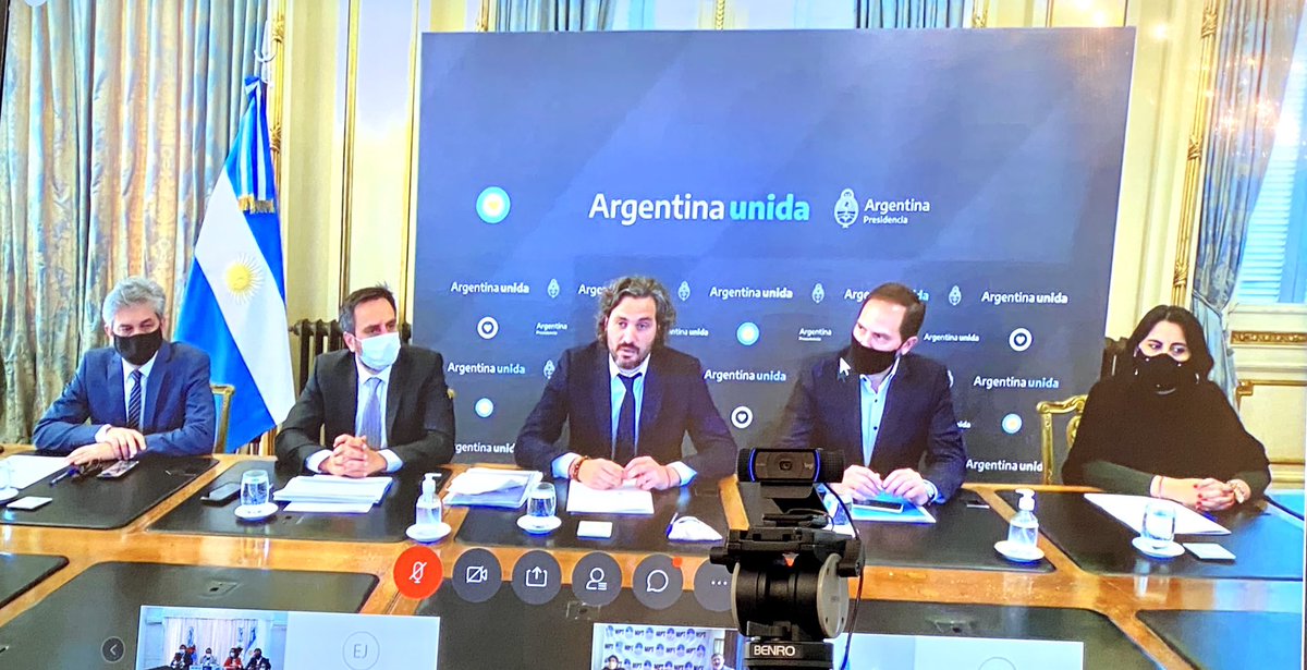 santiago_azulay's tweet photo. Firmamos en representación de @ConFedMedAmb y 55 municipios junto a @QuintelaRicardo @jfrejal @juancabandie @SantiCafiero los instrumentos para que lleguen a toda la #argentina y también a #cheeps y #chilecito maquinaria pesada para erradicar basurales y clasificar residuos♻️✅🌎 https://t.co/QorWZ8CnXJ