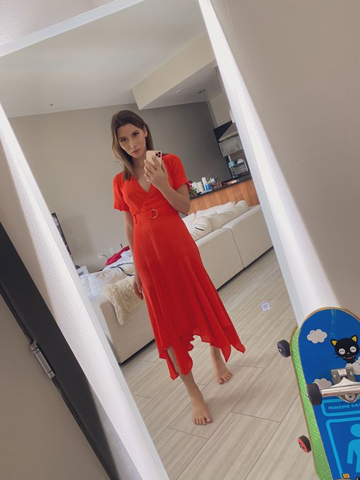 I need more dresses and heels. https://t.co/dOwbbANP7v