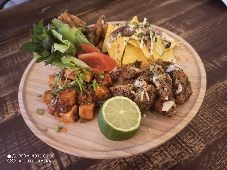 Planning your weekend? How about booking a table with us...we have delicious, fresh, wonderful, Vegan dishes awaiting you! We also provide delicious Take Away and Vegan Beer! 
Plz RT to all your #Vegan friends?   #HealthyEating #HealthyFood #Taunton #Somerset