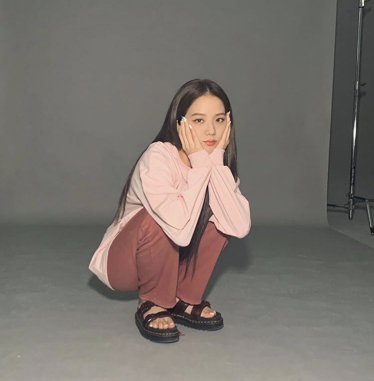 GirlShyyyy's tweet photo. О БОЖЕ ДА НАША МАЛЫШКА СКАЗАЛА БЛЭКПИНК ИН ЕР ЭРИЯ Я РЫДАЮ #LovesickGirls #BLACKPINK https://t.co/tU10W4gL0k